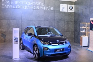 Следуйте тенденциям. BMW - официальный автомобиль недели прет-а-порте Ukrainian Fashion Week